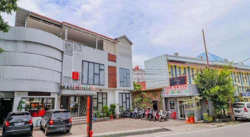 The Batik Bed And Coffee Bandung Hotel Exterior photo